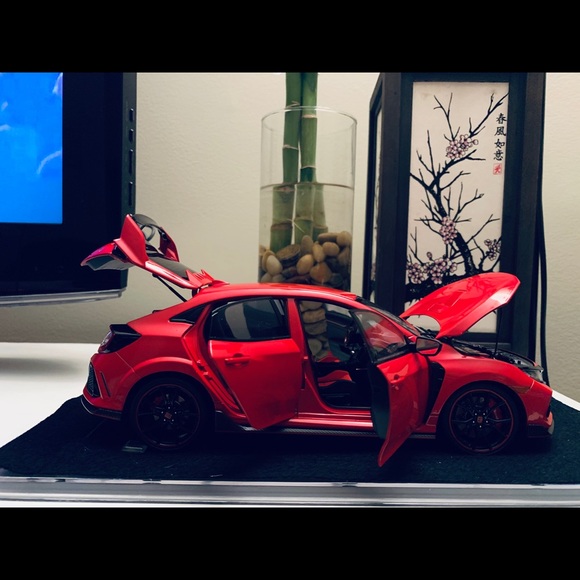 1:18  LCD RED HONDA CIVIC TYPE R DIECAST MODEL - Picture 8 of 11